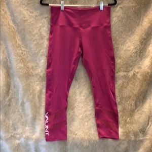 NWOT Vaunt fuchsia Mia 7/8 leggings